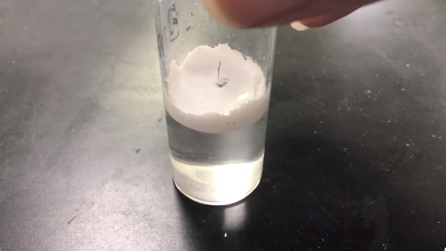 Hydrophobic aerogel miscible in water